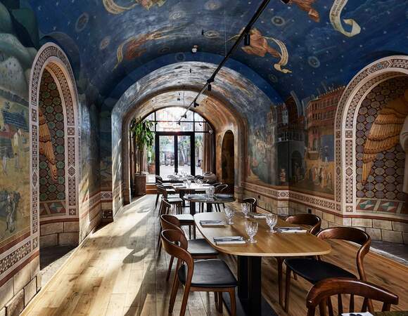 Завтрак в музее, обед в театре и ужин в океанариуме — 6 ресторанов и кафе в необычных местах