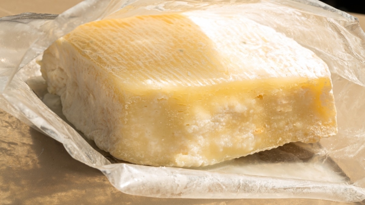 Этот сорт сыра почти "неуязвим" — даже плесень на нем можно срезать, заявил профессор Этот сорт сыра почти "неуязвим" — даже плесень на нем можно срезать, заявил профессор