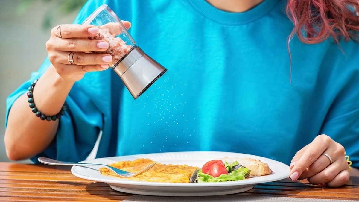 "Ноги — слоновые": гастроэнтеролог рассказала о 3 продуктах, виновных в постоянных отеках "Ноги — слоновые": гастроэнтеролог рассказала о 3 продуктах, виновных в постоянных отеках