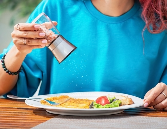 "Ноги — слоновые": гастроэнтеролог рассказала о 3 продуктах, виновных в постоянных отеках "Ноги — слоновые": гастроэнтеролог рассказала о 3 продуктах, виновных в постоянных отеках