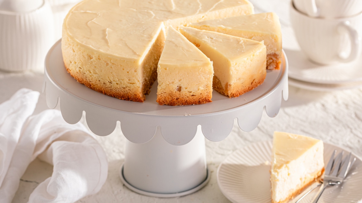 Всегда нежный и воздушный: 3 хитрости для идеального чизкейка