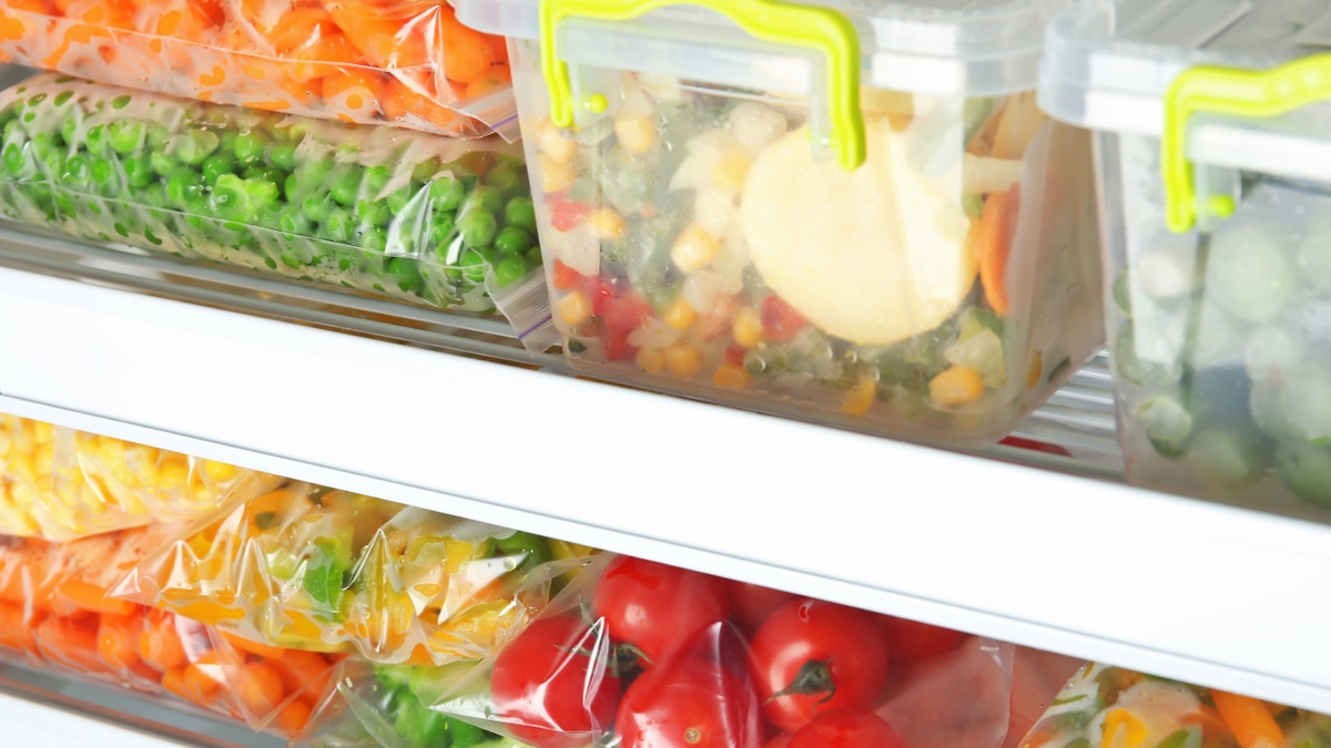 Замороженные продукты: что пора выбросить и как избежать ошибок при хранении