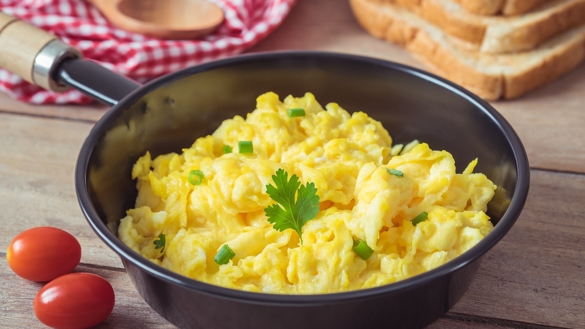 Как сделать пышную-пышную яичницу-болтунью — "бабушкин" секрет не подводит 