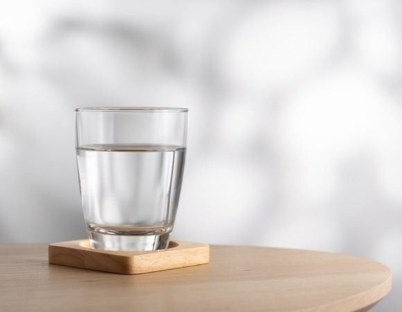 Может ли вода снижать давление — ответили кардиологи 