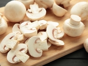 Грибы и еще 3 продукта, которыми можно заменить рыбу в салатах: хитрости от шеф-повара Грибы и еще 3 продукта, которыми можно заменить рыбу в салатах: хитрости от шеф-повара