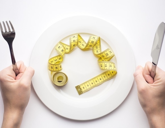 2 "мужских" правила похудения могут навредить женщинам: врач разобрала мифы