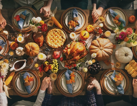 Как не переедать в праздники: полезные привычки и лайфхаки для здоровья