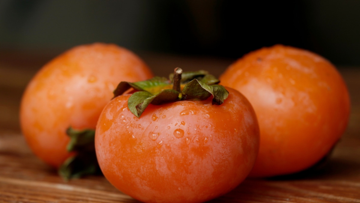 Пролежит долго и вязать не будет: нутрициолог поделилась тонкостями взаимодействия с хурмой