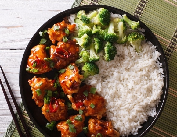 В азиатском стиле и за 45 минут: Юлия Высоцкая посоветовала маринад для нежной курицы