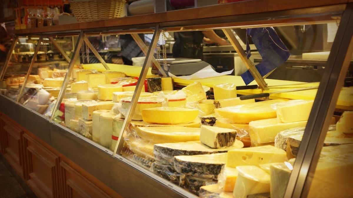 Как выбрать настоящий сыр, а не сырный продукт: в Роспотребнадзоре напомнили правила