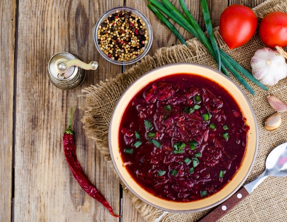 В День борща 10 ноября согреваемся любимой горячей похлебкой: 3 рецепта от "Едим Дома"