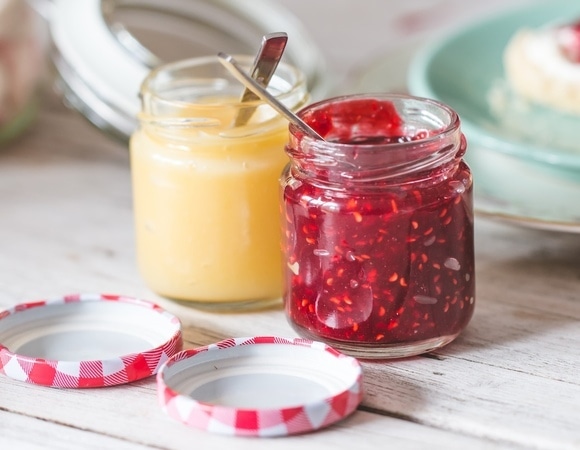 Ни малина, ни мед: 3 популярных народных средства от простуды оказались бесполезными 