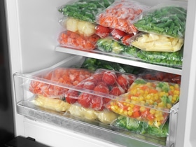 Не замораживайте эти продукты: нутрициолог раскрыла правила сохранения еды в морозилке и поделилась лайфхаками Не замораживайте эти продукты: нутрициолог раскрыла правила сохранения еды в морозилке и поделилась лайфхаками