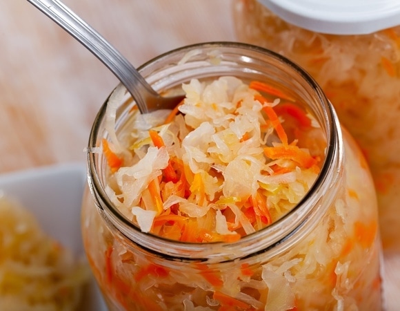 Фаза Луны тут ни при чем: почему квашеная капуста темнеет — эксперты нашли 4 прокола 