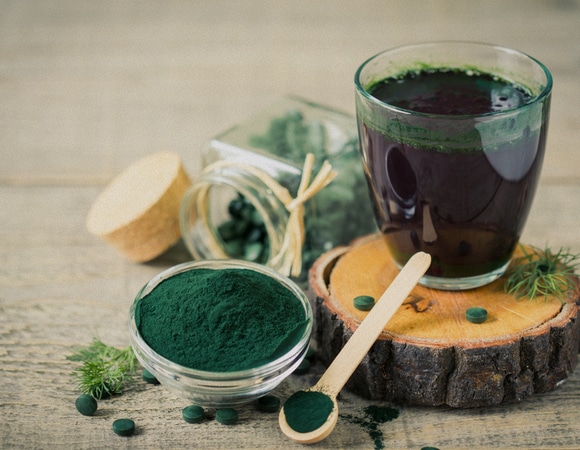 Чем полезна спирулина и как ее есть?