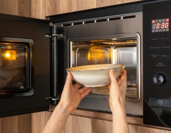 Никогда не разогревайте рыбу и морепродукты в микроволновке — и запах здесь ни при чем! Никогда не разогревайте рыбу и морепродукты в микроволновке — и запах здесь ни при чем!