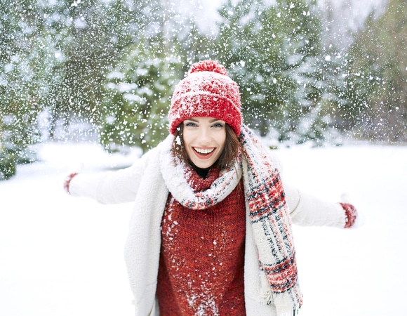 Что будет, если ходить без шапки и при каких симптомах нужно бежать ко врачу: отвечает терапевт