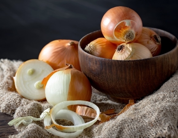 Легенда "Формулы-1", а приходит в отчаяние из-за маленького предмета: почему гонщик Льюис Хэмилтон сторонится обычного лука Легенда "Формулы-1", а приходит в отчаяние из-за маленького предмета: почему гонщик Льюис Хэмилтон сторонится обычного лука