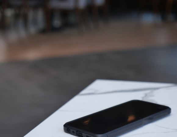 Маша-растеряша: администратор ресторана объяснил, имеет ли смысл возвращаться за забытыми вещами