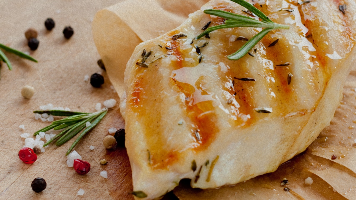 Больше не сухая: как запечь куриную грудку и сохранить сочность 