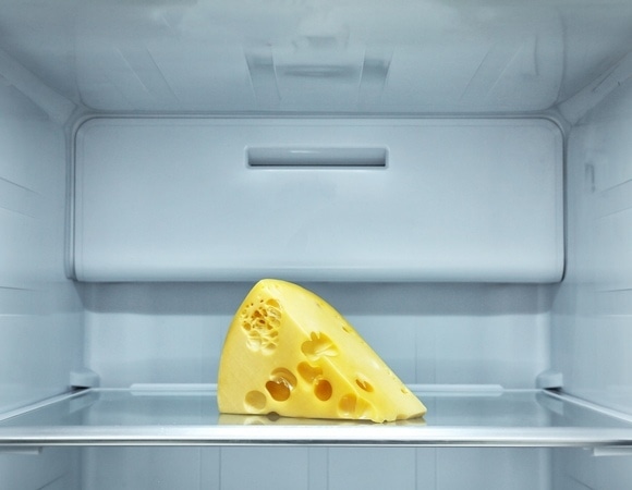 До 10 месяцев без плесени: раскрыт главный секрет длительного хранения сыра в холодильнике