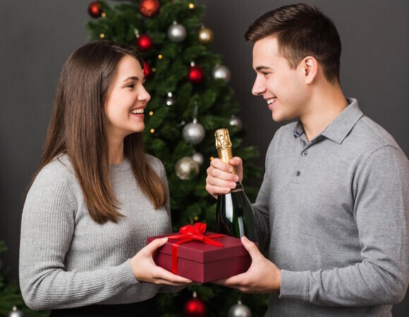 Что подарить на Новый год из еды: эксперт по этикету предложила 3 безошибочных варианта