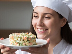 Оливье без колбасы: шеф-повар назвала 7 шикарных ингредиентов для самого новогоднего салата Оливье без колбасы: шеф-повар назвала 7 шикарных ингредиентов для самого новогоднего салата