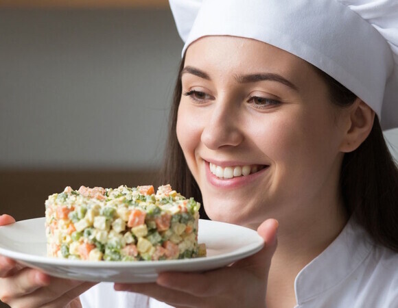 Оливье без колбасы: шеф-повар назвала 7 шикарных ингредиентов для самого новогоднего салата 