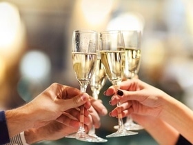 "Повышать градус постепенно": диетолог объяснила, с чем нельзя сочетать шампанское "Повышать градус постепенно": диетолог объяснила, с чем нельзя сочетать шампанское