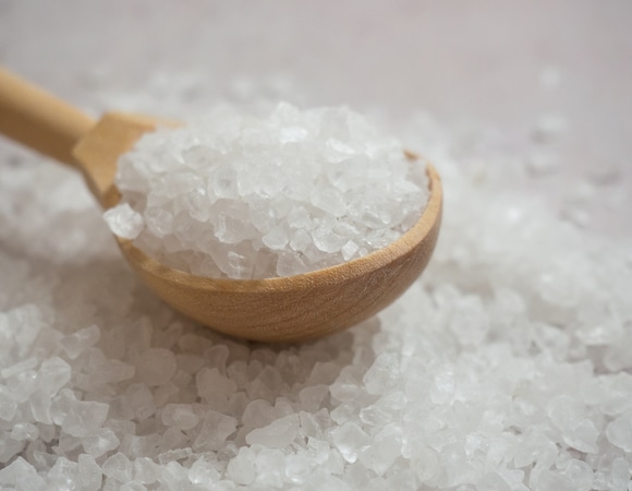 "Потребность возрастает": врач объяснил, на какие проблемы может указывать тяга к соленым продуктам