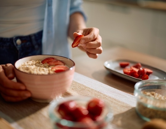 6 добавок, которые неуместны в овсянке— эксперты объяснили, как не ошибиться