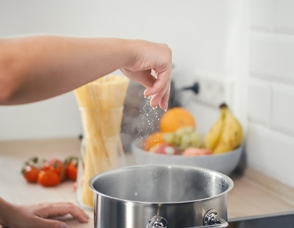 Ученые подсчитали идеальную норму соли для пасты