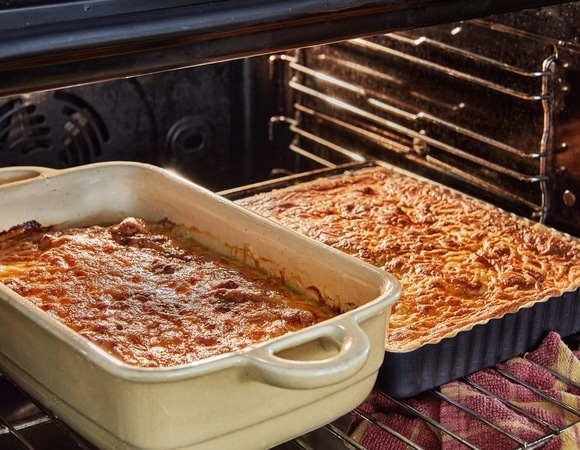 Ставите в духовку сразу несколько блюд? Вот почему это категорически не рекомендуют профессионалы