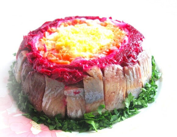 "Настоящий закусочный торт!": селедка без "шубы" готовится даже проще обычной, а выглядит на 10/10 