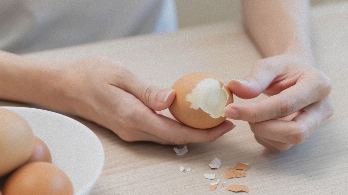 Вот почему вареные яйца плохо чистятся