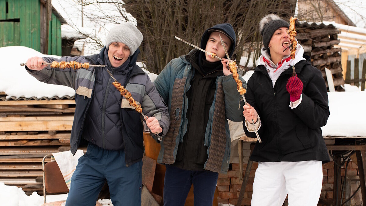 Новогодний шашлык вместо горячего: эксперты "Едим Дома" подсказали, как пожарить мясо в холода