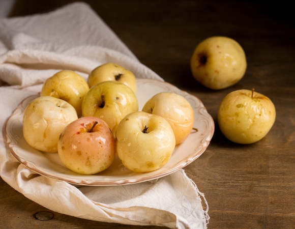 Царское угощение: почему моченые яблоки так полезны и как их готовить Царское угощение: почему моченые яблоки так полезны и как их готовить