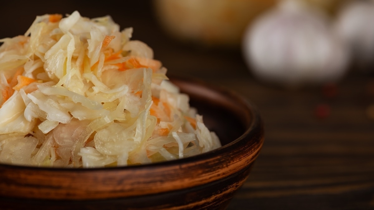 "Не так страшно, еще и вкусно очень": врач-диетолог Комиссарова поделилась своим рецептом квашеной капусты "Не так страшно, еще и вкусно очень": врач-диетолог Комиссарова поделилась своим рецептом квашеной капусты