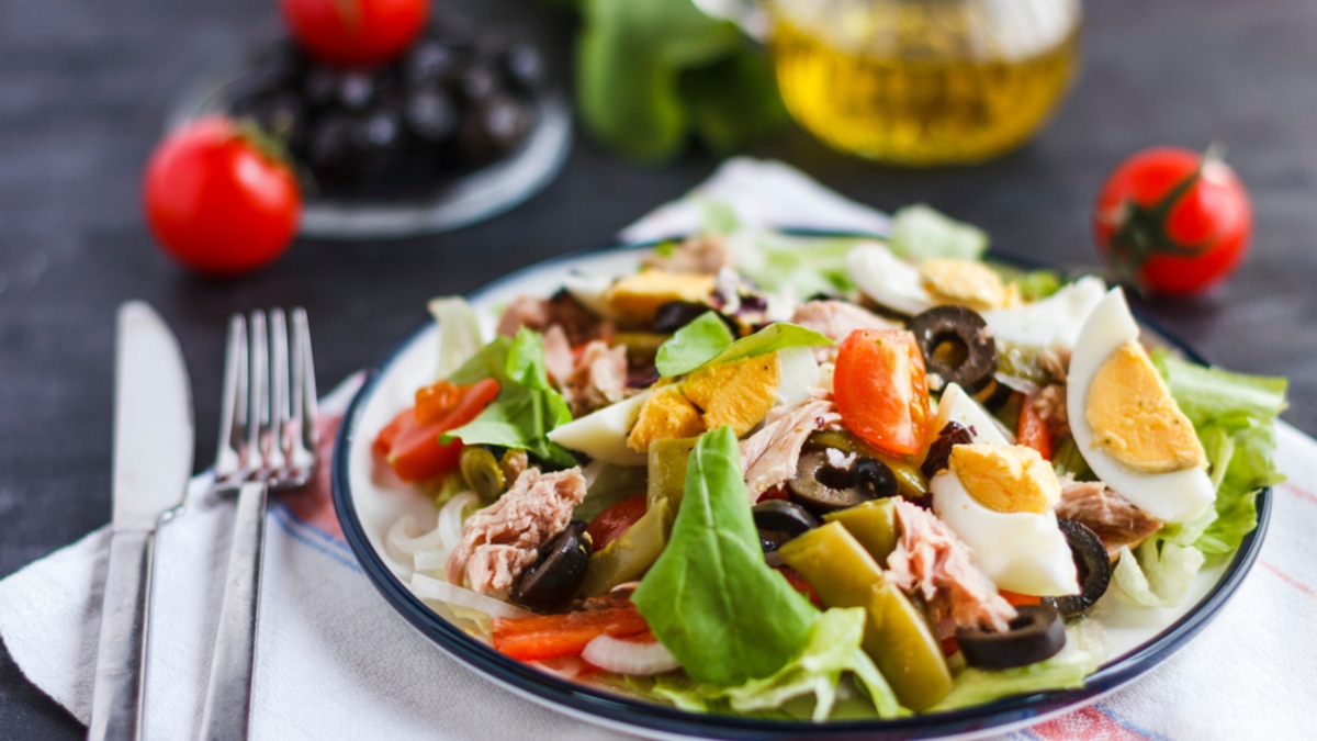 Как превратить обычный консервированный тунец в изысканное блюдо: советы от звездного американского шеф-повара