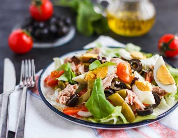 Как превратить обычный консервированный тунец в изысканное блюдо: советы от звездного американского шеф-повара Как превратить обычный консервированный тунец в изысканное блюдо: советы от звездного американского шеф-повара