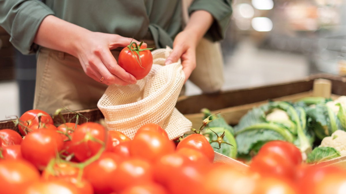 Почему зимой дорожают продукты: даже тепличные помидоры и огурцы