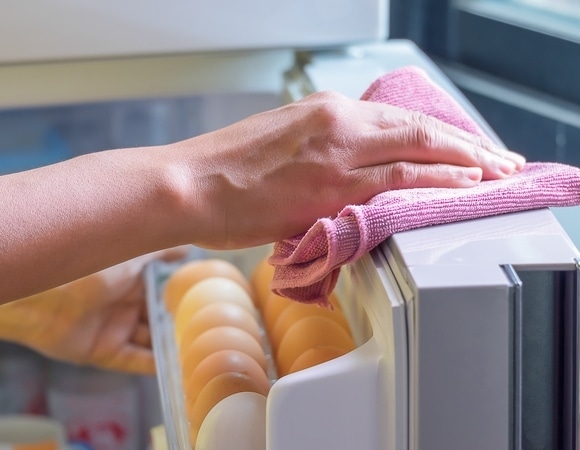 Никаких следов на холодильнике: эксперты назвали банальное, но всегда работающее средство для стали на кухне Никаких следов на холодильнике: эксперты назвали банальное, но всегда работающее средство для стали на кухне