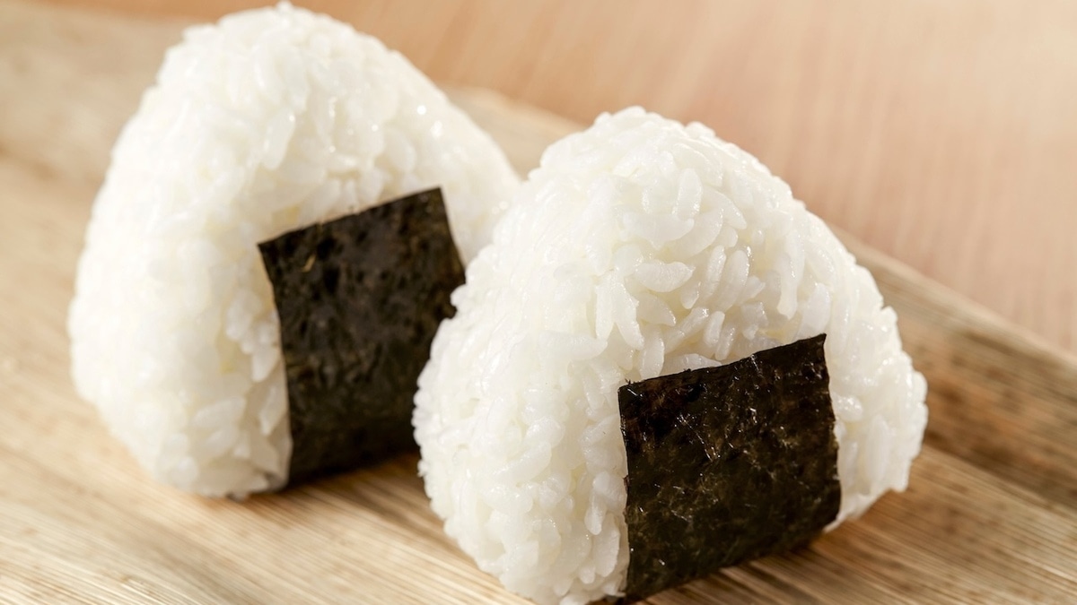 Полезнее роллов: диетолог Соломатина похвалила японские онигири 