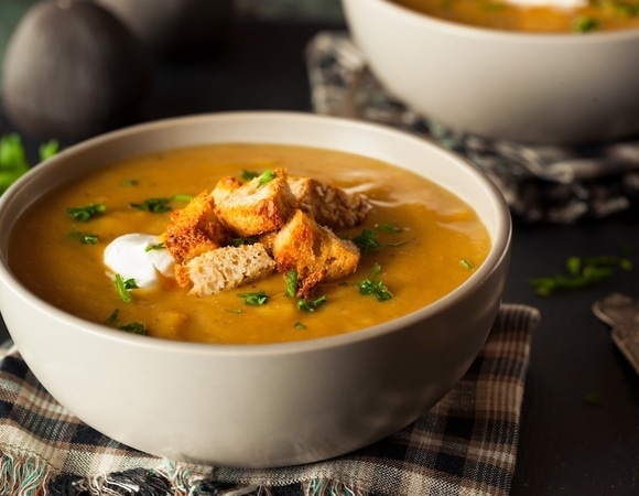 Все есть под рукой: кулинары рассказали, как готовят суп-пюре без блендера