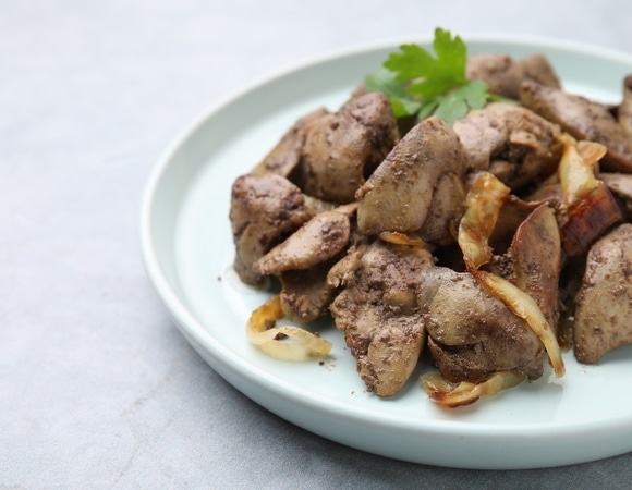 Куриная, говяжья или свиная? Диетолог Мойсенко ответила, какая печень содержит больше железа и витаминов 