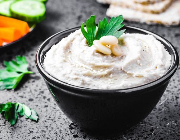 Гости попросят и добавку, и рецепт: учимся готовить сливочный соус из артишоков от Марты Стюарт