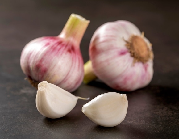 Есть или не есть? Простывшим объяснили, так ли важен чеснок для выздоровления