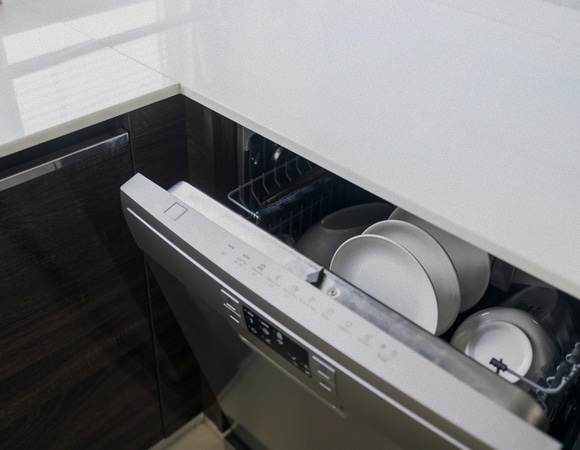 Правда ли, что горячая вода в посудомоечной машине убивает бактерии? Правда ли, что горячая вода в посудомоечной машине убивает бактерии?