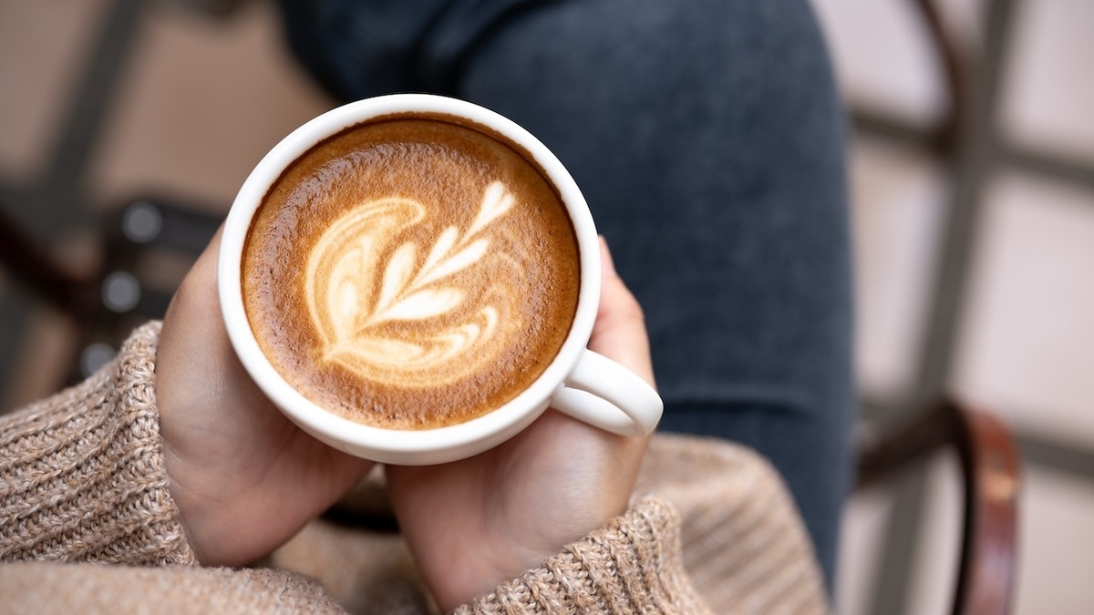 Россиян предупредили, почему зимой опасно согреваться горячими напитками