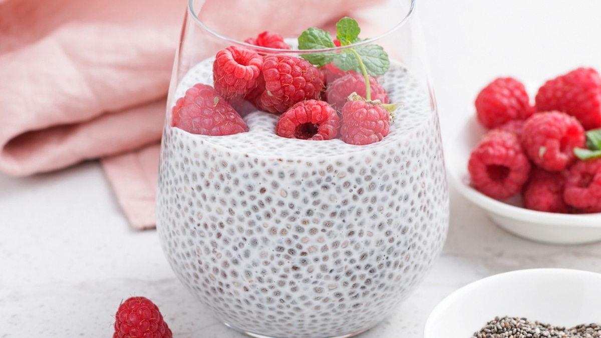Этот десерт с чиа от актрисы и звезды кулинарного шоу не просто порадует рецепторы, но и снизит воспаления в организме